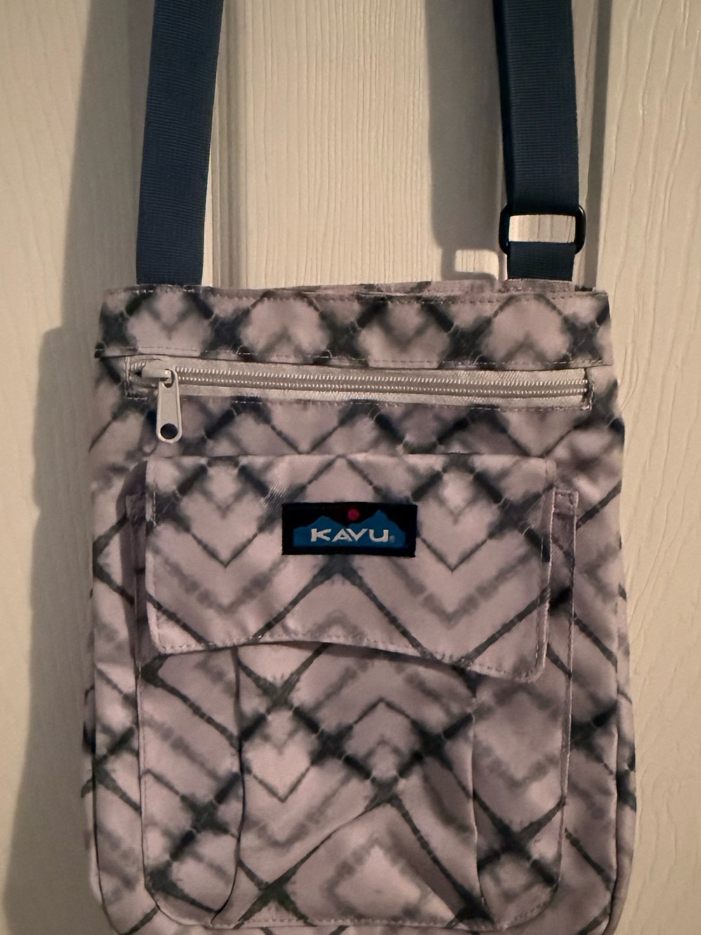 KAVU Gray Geometric Pattern Messenger Crossbody Bag